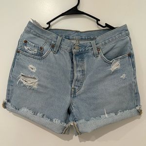 Levi’s 501 shorts size 28